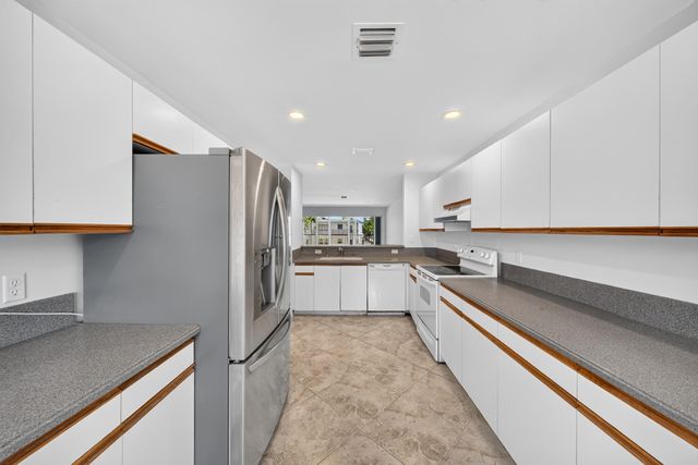1998 NE 7TH Street 103, Deerfield Beach, FL 33441