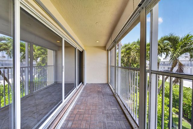 1998 NE 7TH Street 103, Deerfield Beach, FL 33441