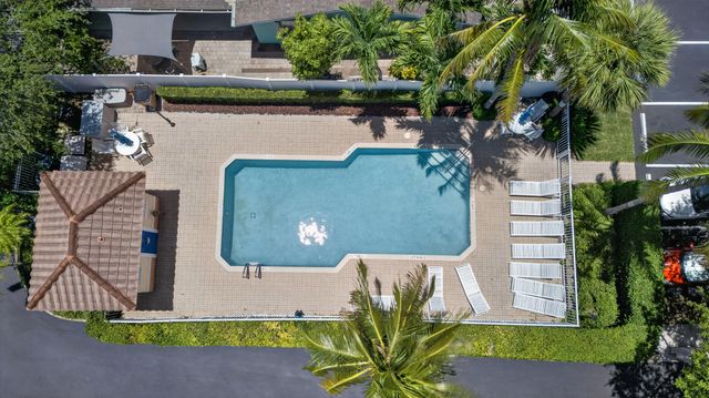 1998 NE 7TH Street 103, Deerfield Beach, FL 33441