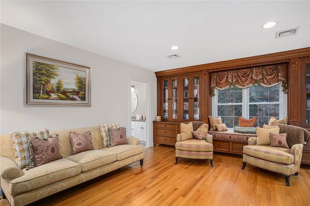 20 Bailey Boulevard, East Greenwich, RI 02818