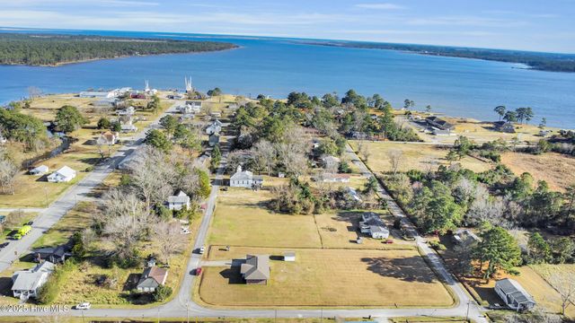 16 Elm Street, Vandemere, NC 28587