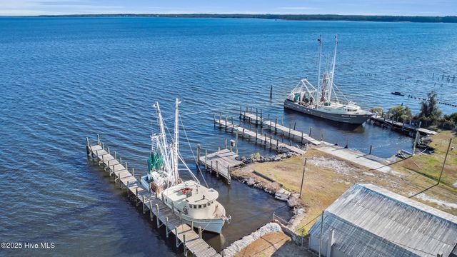 16 Elm Street, Vandemere, NC 28587