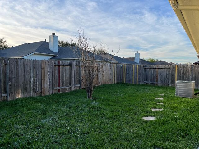 4018 Teal Run Meadows Drive, Fresno, TX 77545