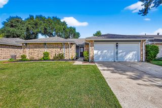930 Holly Hall Drive, Richmond, TX 77406