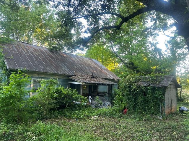 5884 Rockbridge Road, Stone Mountain, GA 30087