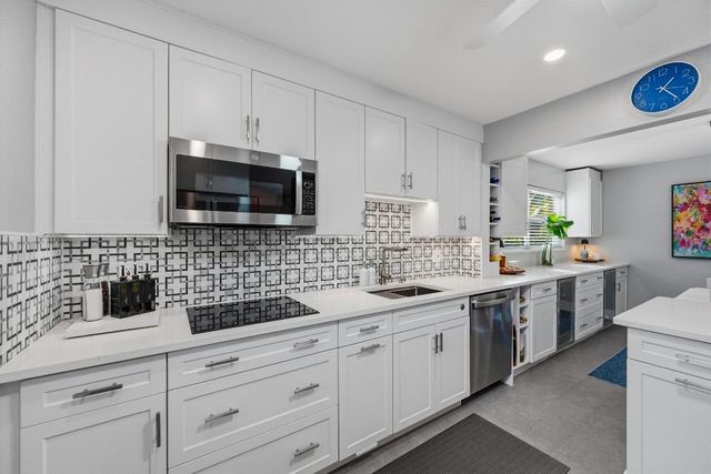 154 Lake Rebecca Drive, West Palm Beach, FL 33411