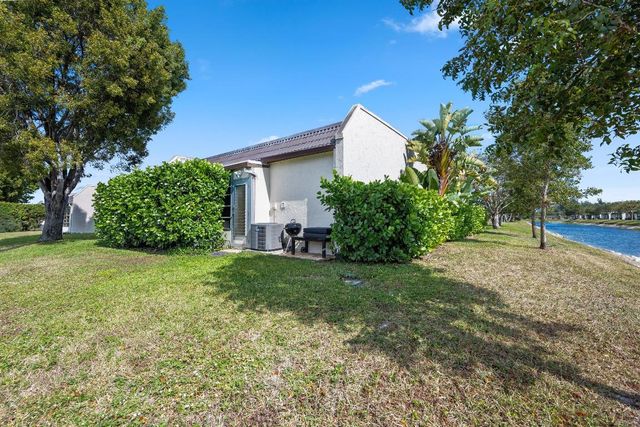 154 Lake Rebecca Drive, West Palm Beach, FL 33411