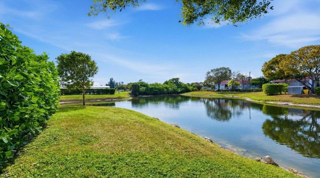 154 Lake Rebecca Drive, West Palm Beach, FL 33411