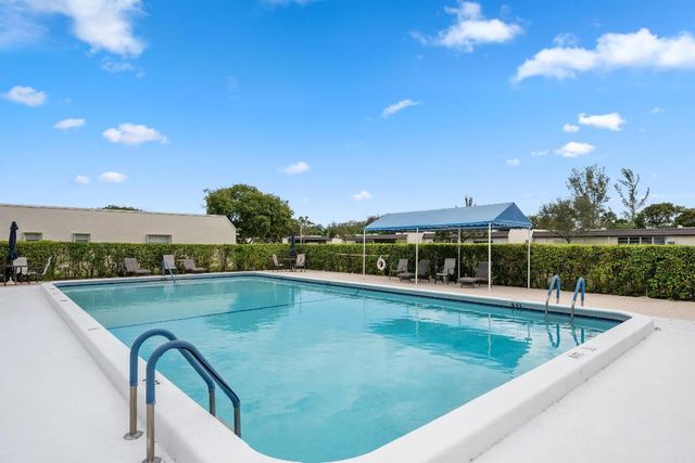 154 Lake Rebecca Drive, West Palm Beach, FL 33411