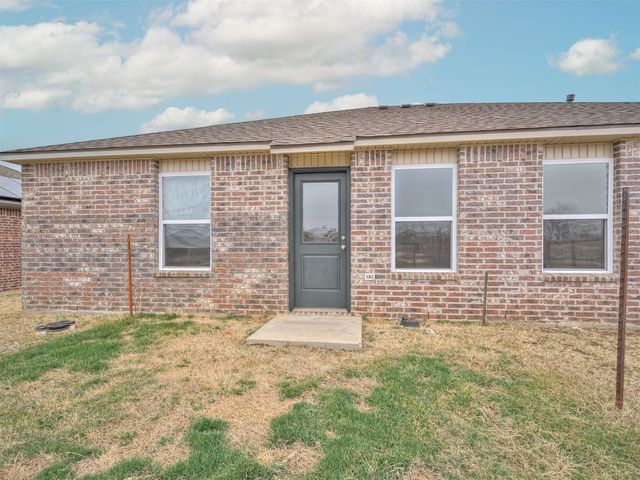 695 Foxtail Drive, Newcastle, OK 73065