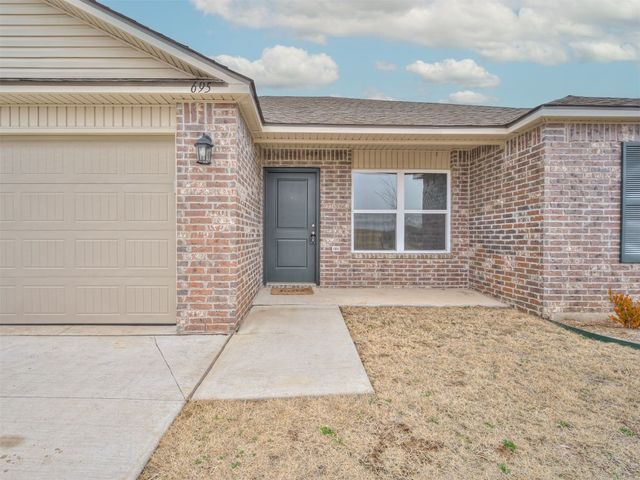 695 Foxtail Drive, Newcastle, OK 73065