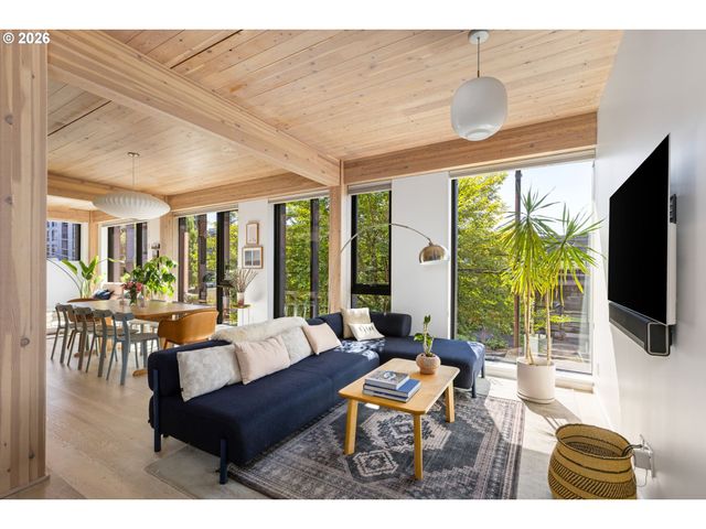 12 Ne FREMONT St 2W, Portland, OR 97212
