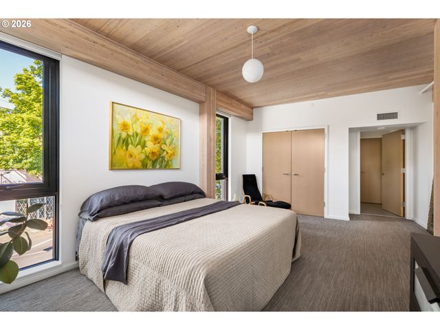 12 Ne FREMONT St 2W, Portland, OR 97212