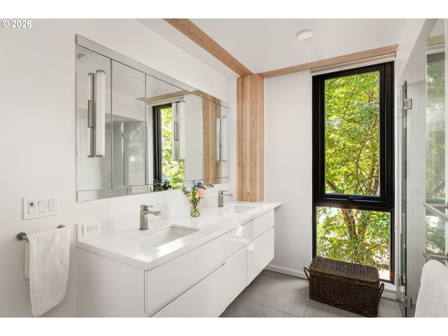 12 Ne FREMONT St 2W, Portland, OR 97212