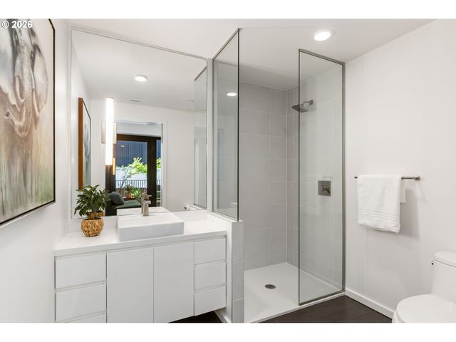 12 Ne FREMONT St 2W, Portland, OR 97212