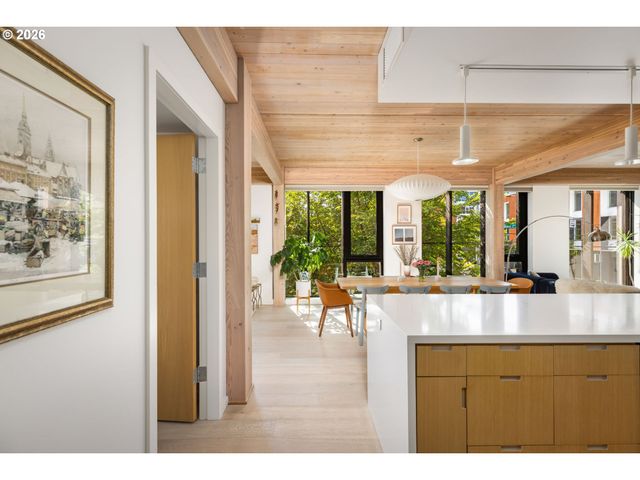12 Ne FREMONT St 2W, Portland, OR 97212