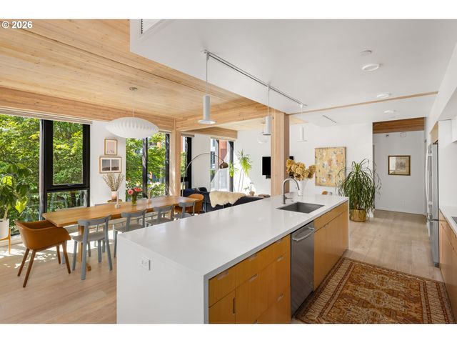12 Ne FREMONT St 2W, Portland, OR 97212