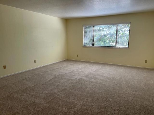 60 Franks Drive, Hollister, CA 95023