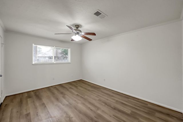 212 Oxford Drive, Conroe, TX 77303