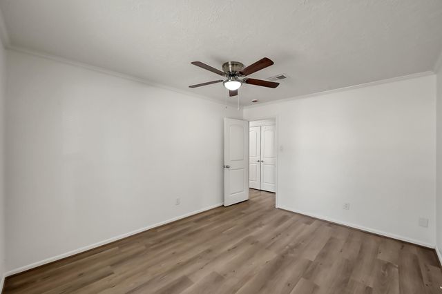 212 Oxford Drive, Conroe, TX 77303