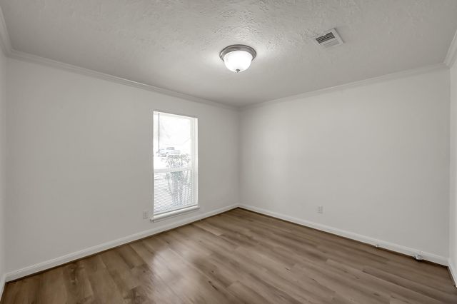 212 Oxford Drive, Conroe, TX 77303