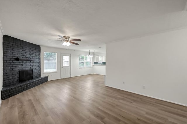 212 Oxford Drive, Conroe, TX 77303