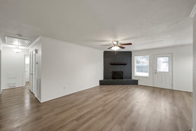 212 Oxford Drive, Conroe, TX 77303