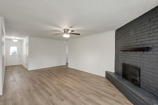 212 Oxford Drive, Conroe, TX 77303