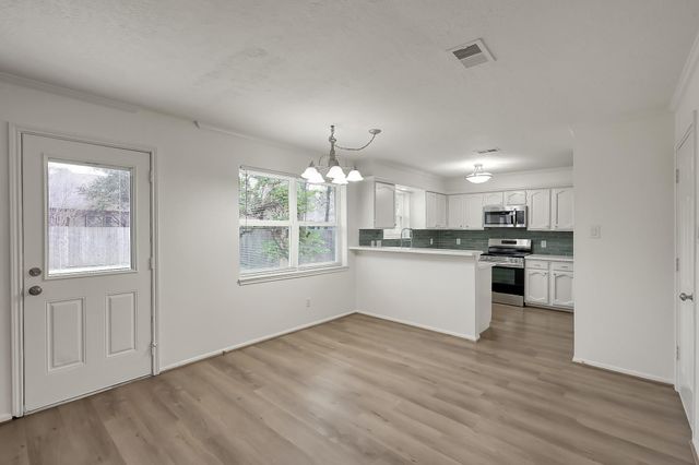 212 Oxford Drive, Conroe, TX 77303