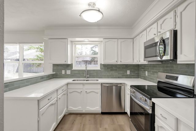 212 Oxford Drive, Conroe, TX 77303