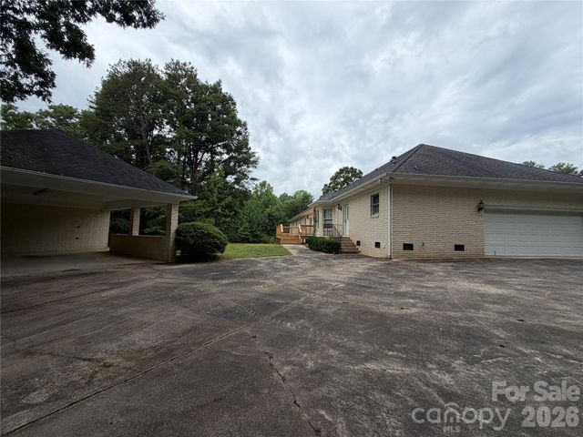 128 Temple Lane, Blacksburg, SC 29702