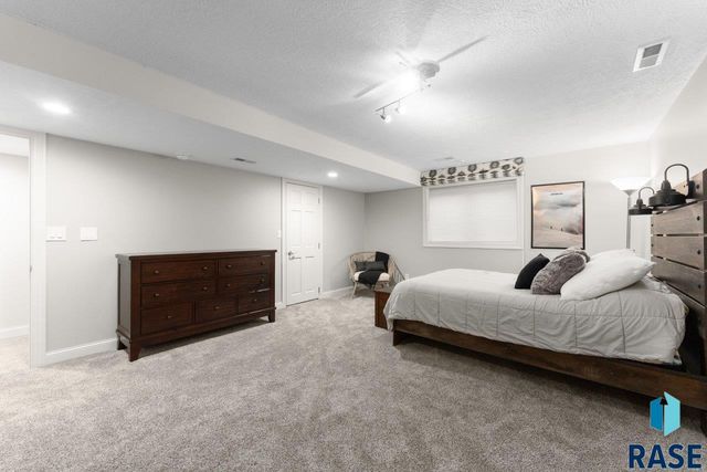 3557 S Spencer Blvd Boulevard, Sioux Falls, SD 57103