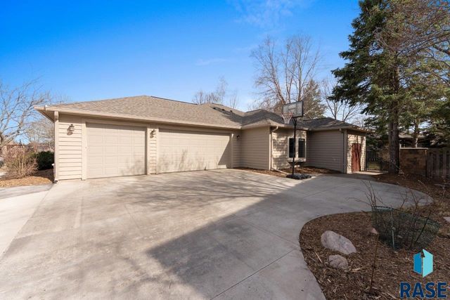 3557 S Spencer Blvd Boulevard, Sioux Falls, SD 57103
