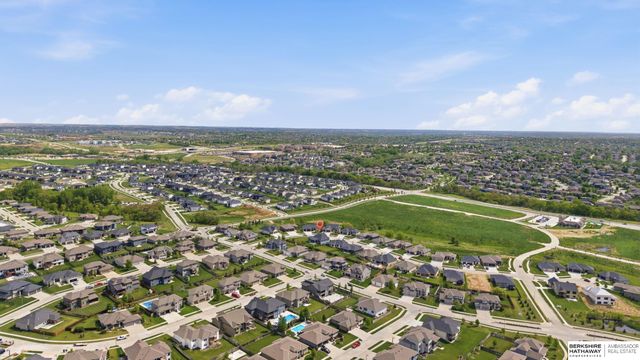 2316 N 182nd Avenue, Elkhorn, NE 68022