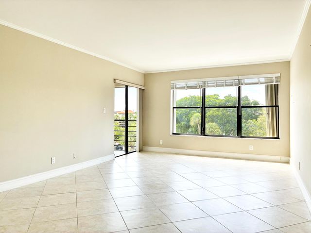 2306 S Cypress Bend Drive 420, Pompano Beach, FL 33069