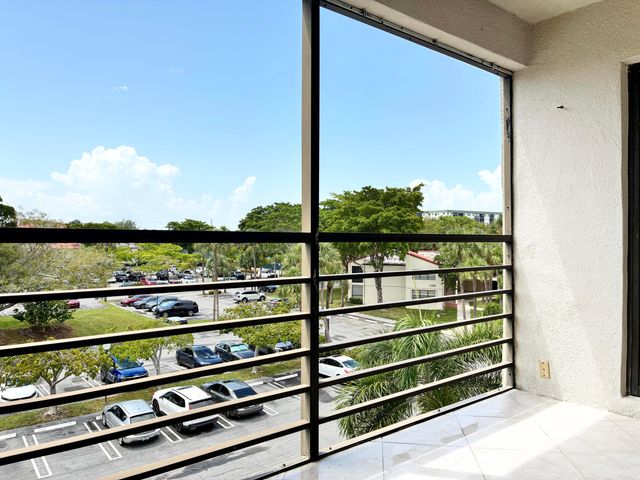 2306 S Cypress Bend Drive 420, Pompano Beach, FL 33069