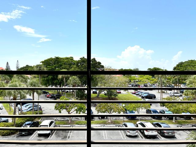 2306 S Cypress Bend Drive 420, Pompano Beach, FL 33069