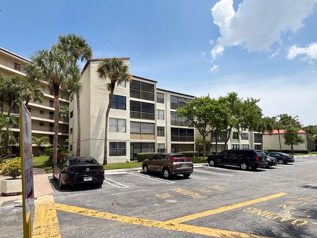 2306 S Cypress Bend Drive 420, Pompano Beach, FL 33069