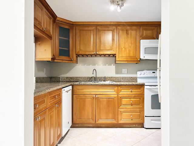 2306 S Cypress Bend Drive 420, Pompano Beach, FL 33069