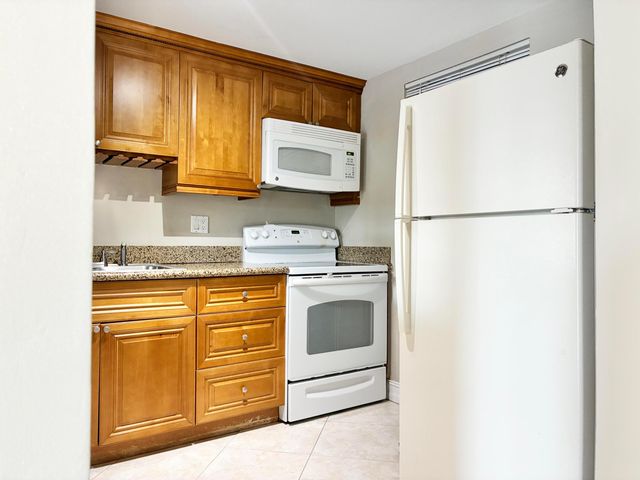 2306 S Cypress Bend Drive 420, Pompano Beach, FL 33069