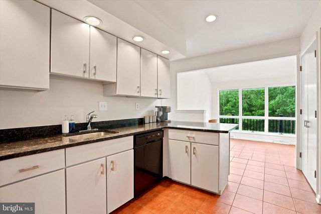 84 SKOURES LN, Newtown, PA 18940
