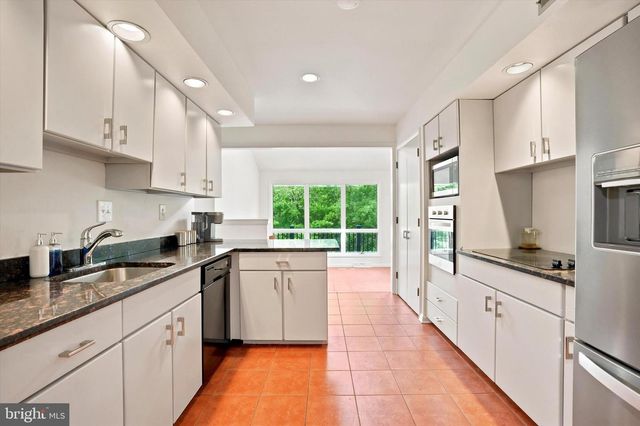 84 SKOURES LN, Newtown, PA 18940