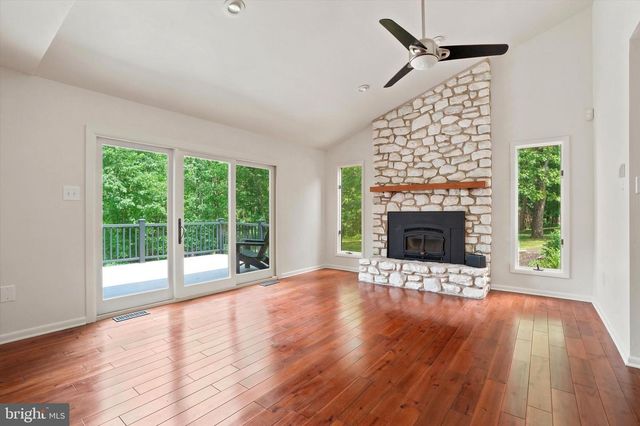 84 SKOURES LN, Newtown, PA 18940