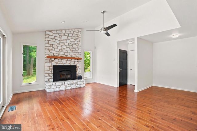 84 SKOURES LN, Newtown, PA 18940