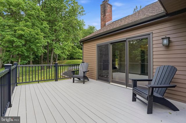 84 SKOURES LN, Newtown, PA 18940