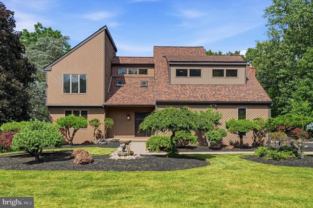 84 SKOURES LN, Newtown, PA 18940