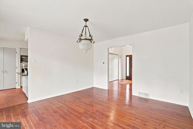 84 SKOURES LN, Newtown, PA 18940