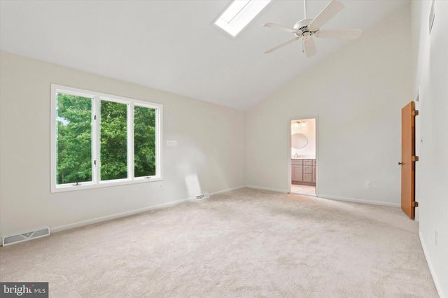 84 SKOURES LN, Newtown, PA 18940