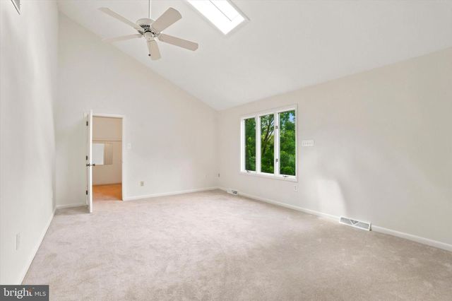 84 SKOURES LN, Newtown, PA 18940