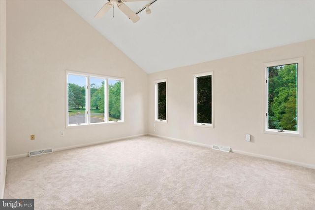 84 SKOURES LN, Newtown, PA 18940